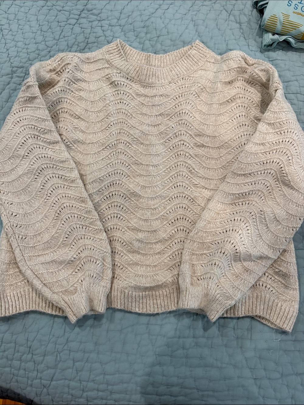 Francesca's Collections Cream Wave-Pattern Crewneck Sweater Medium EUC